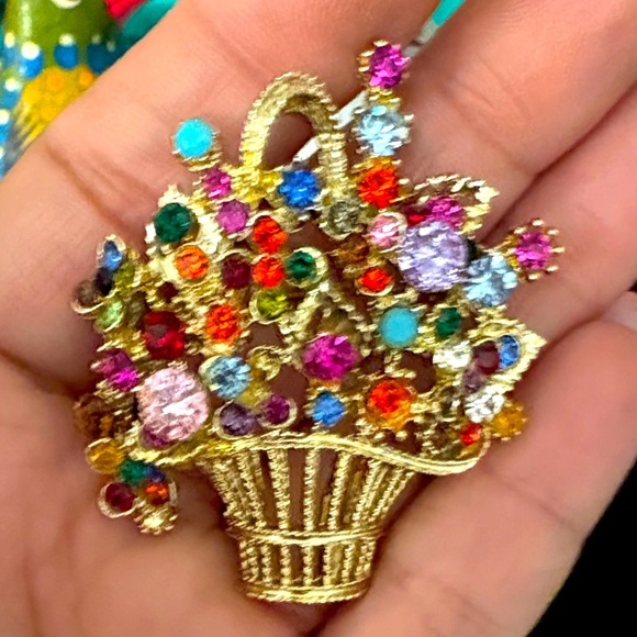 Vintage Multicolor Crystal Flower Basket Brooch - Picture 4 of 4